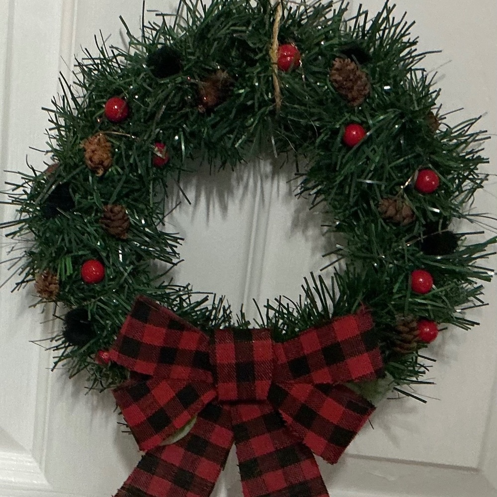 Cute 8” lighted wreaths